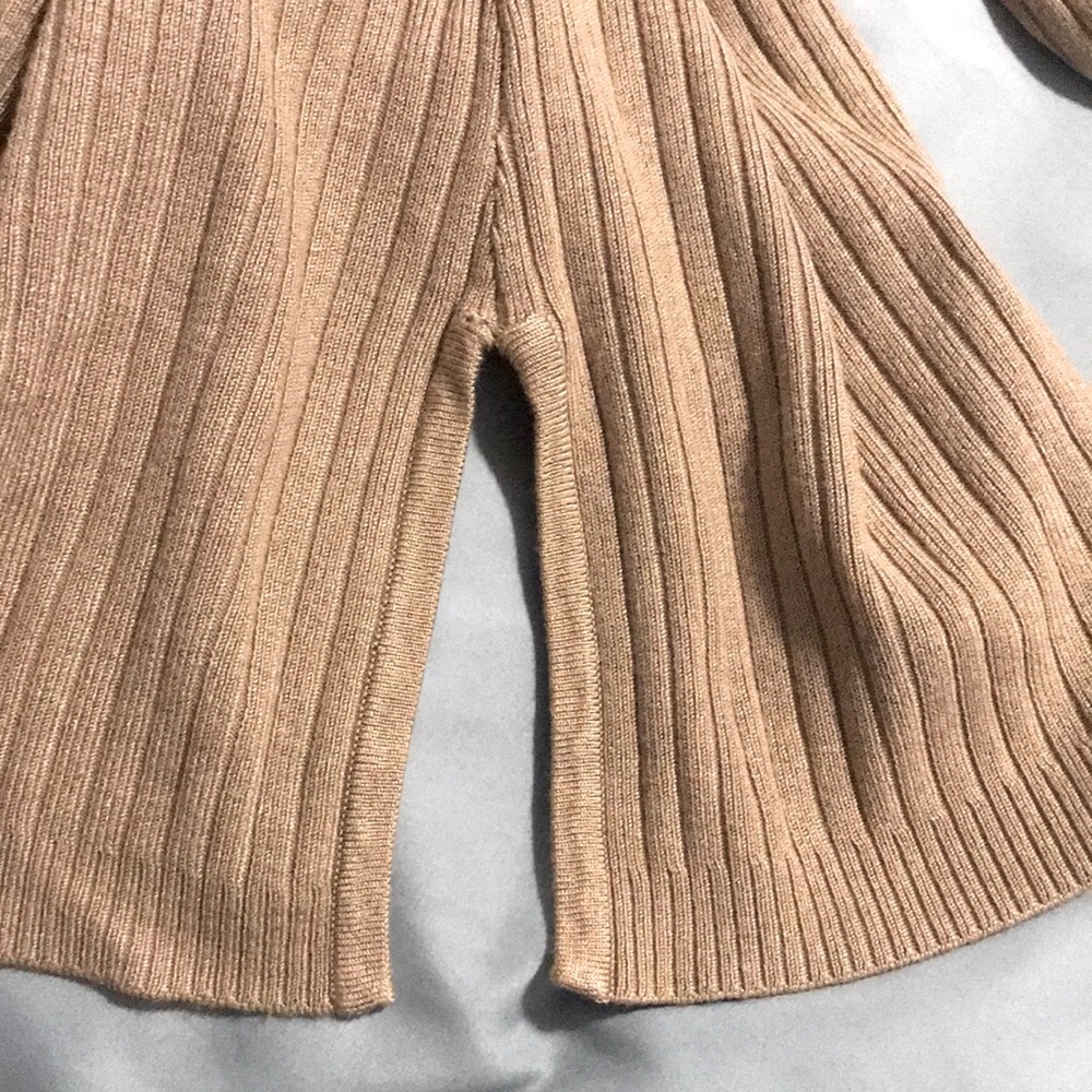 Ribbed V-Neck Belted Tunic Sweater - Picture 5 of 7
